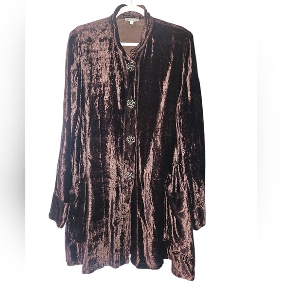 Outstanding Unique Velvet Long Designer Coat - Picture 1 of 14